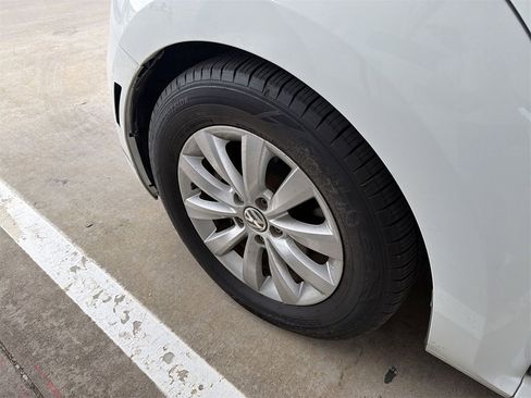 Used 2014 Volkswagen Beetle 1.8T image 6