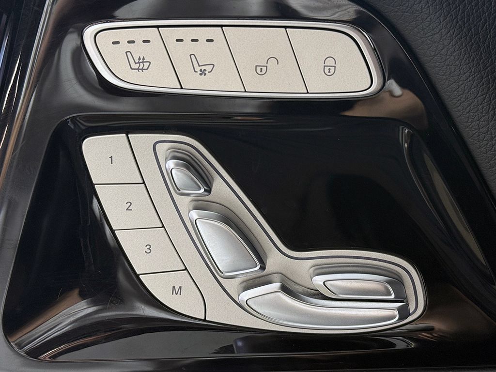 Used 2021 Mercedes-Benz G 63 AMG 4MATIC w/ Seat Comfort Package image 33
