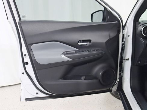 Used 2023 Nissan Kicks SR w/ SR Premium Package FWD image 30