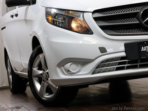 Used 2017 Mercedes-Benz Metris Passenger image 2
