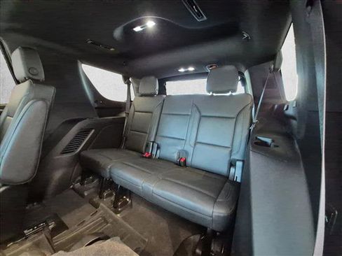 Used 2021 Chevrolet Tahoe Z71 w/ Luxury Package AWD/4WD image 23