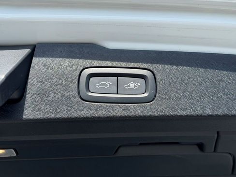 Used 2024 Volvo V60 B5 Cross Country Plus image 20