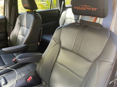 Used 2022 Honda Pilot TrailSport image 2
