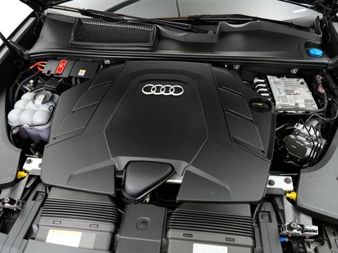 Certified 2025 Audi Q8 Premium Plus w/ Premium Plus Package AWD/4WD image 11