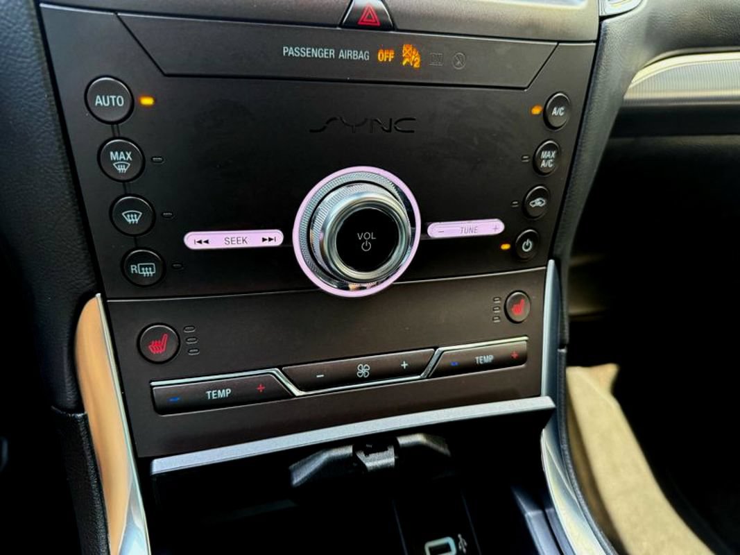 Used 2020 Ford Edge Titanium FWD image 29