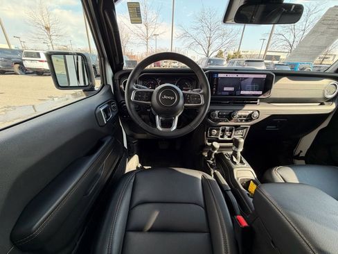 Used 2024 Jeep Wrangler Unlimited Sahara w/ Safety Group image 19