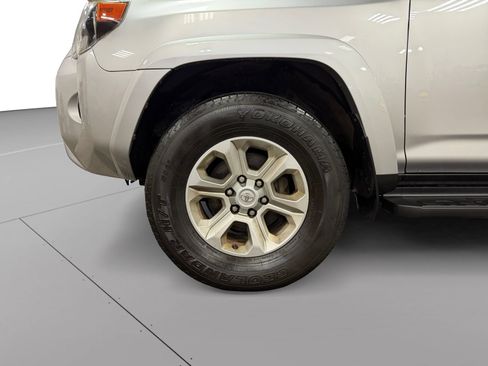 Used 2016 Toyota 4Runner SR5 AWD/4WD image 13