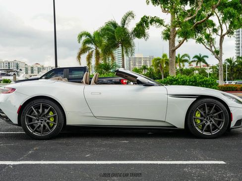 Used 2019 Aston Martin DB11 Volante image 9