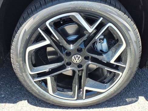 New 2026 Volkswagen Tiguan SEL R-Line AWD/4WD image 9