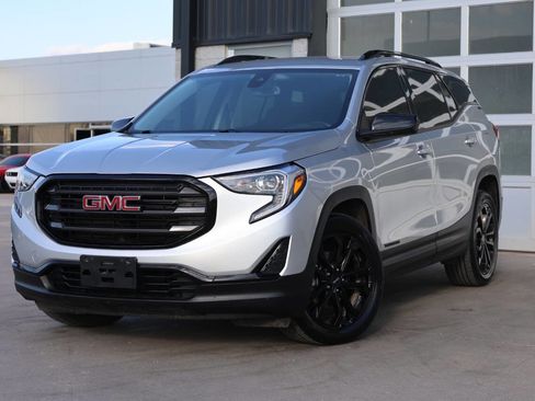 Used 2020 GMC Terrain SLE w/ Driver Convenience Package image 3