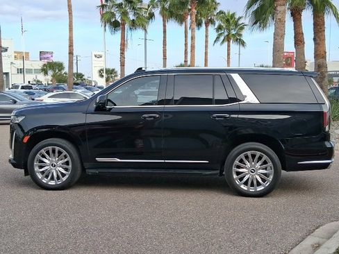 Used 2024 Cadillac Escalade Premium Luxury image 3