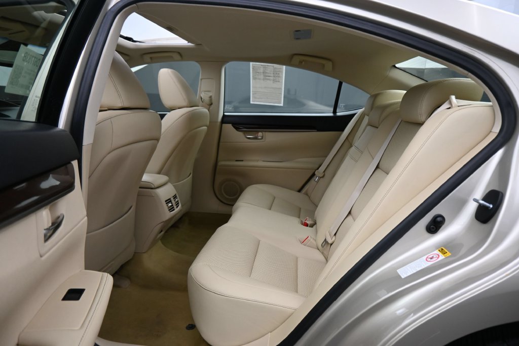 Used 2015 Lexus ES 350 w/ Premium Package FWD image 15