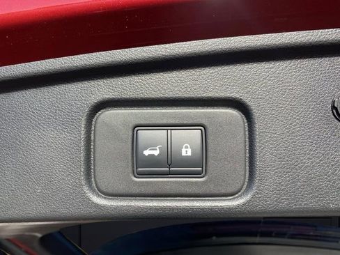 Used 2022 Nissan Pathfinder SL w/ SL Premium Package image 17