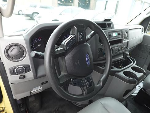 Used 2021 Ford E-450 and Econoline 450 Super Duty RWD image 20