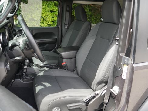 Used 2019 Jeep Wrangler Sport AWD/4WD image 29