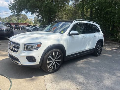 Used 2020 Mercedes-Benz GLB 250 image 2