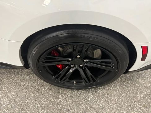 Used 2019 Chevrolet Camaro ZL1 RWD image 26