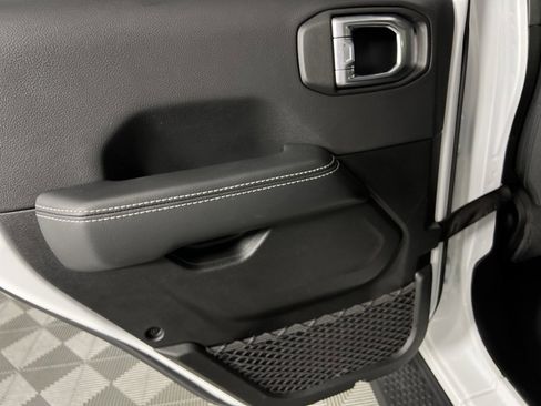 Used 2022 Jeep Wrangler Unlimited Sahara image 27