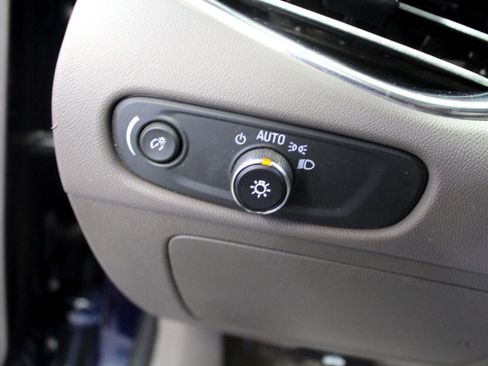 Used 2017 Chevrolet Malibu LT image 11