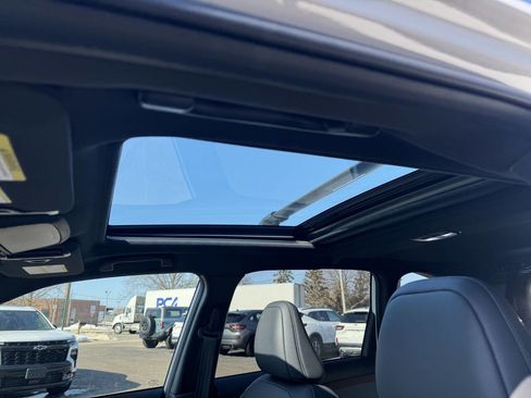 Used 2025 Subaru Forester Sport image 3