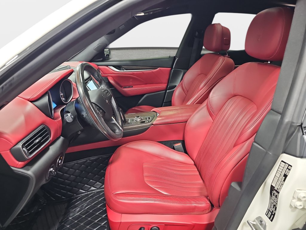 Used 2020 Maserati Levante AWD/4WD image 17