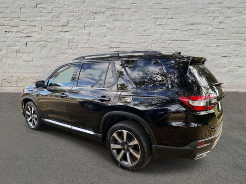 Used 2024 Honda Pilot Touring image 7