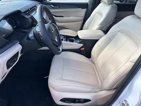 New 2025 Jeep Grand Cherokee L Limited image 14