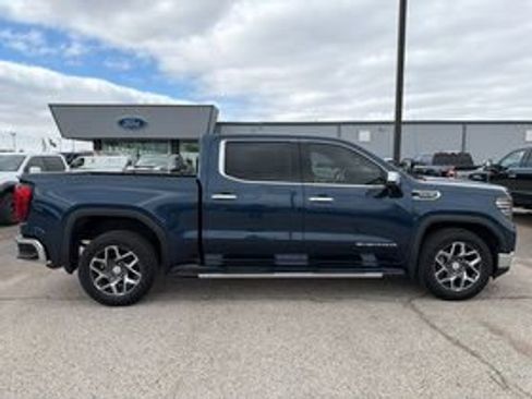 Used 2022 GMC Sierra 1500 SLT w/ SLT Convenience Package image 4