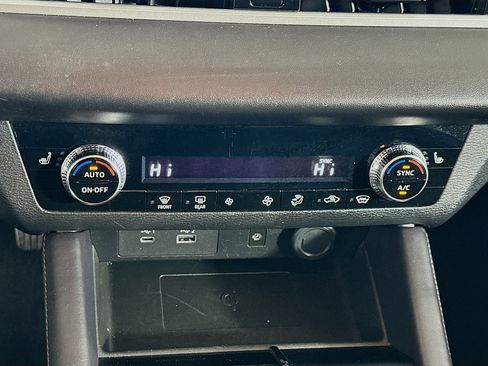 Used 2024 Mitsubishi Outlander SE image 23