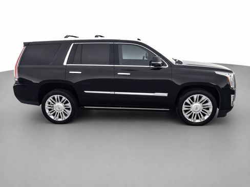Used 2017 Cadillac Escalade Platinum AWD/4WD image 4