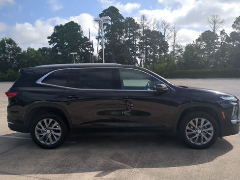 Used 2025 Buick Enclave Preferred FWD image 4