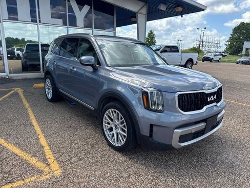Used 2023 Kia Telluride EX w/ EX Captain's Chair Package FWD image 1