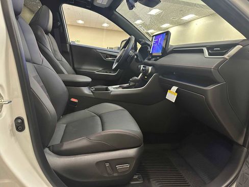 Certified 2025 Toyota RAV4 XSE image 28