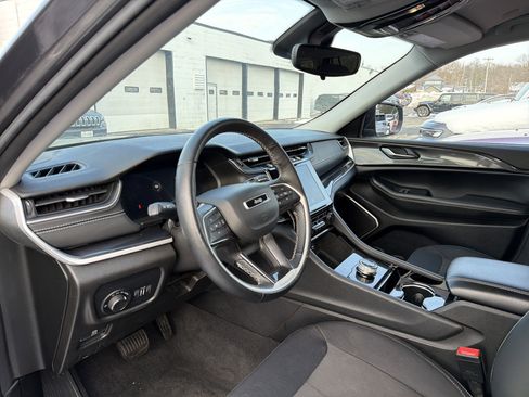 Used 2022 Jeep Grand Cherokee L Laredo w/ Luxury Tech Group I image 8