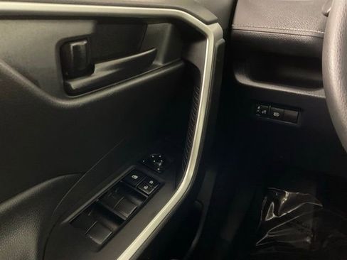 Used 2020 Toyota RAV4 LE image 18