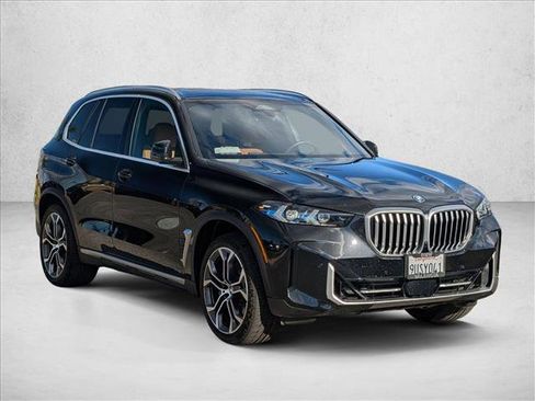 Used 2026 BMW X5 xDrive50e w/ Executive Package image 3