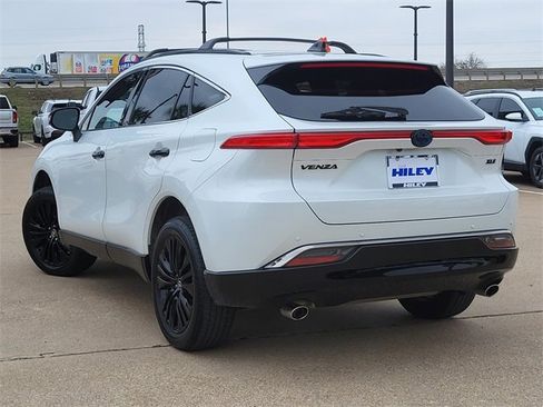 Used 2024 Toyota Venza Nightshade image 3