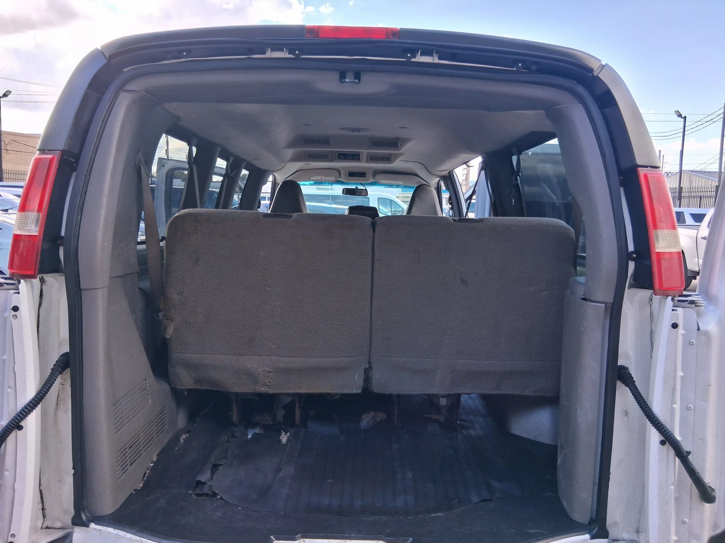 Used 2017 Chevrolet Express 2500 LS RWD image 24