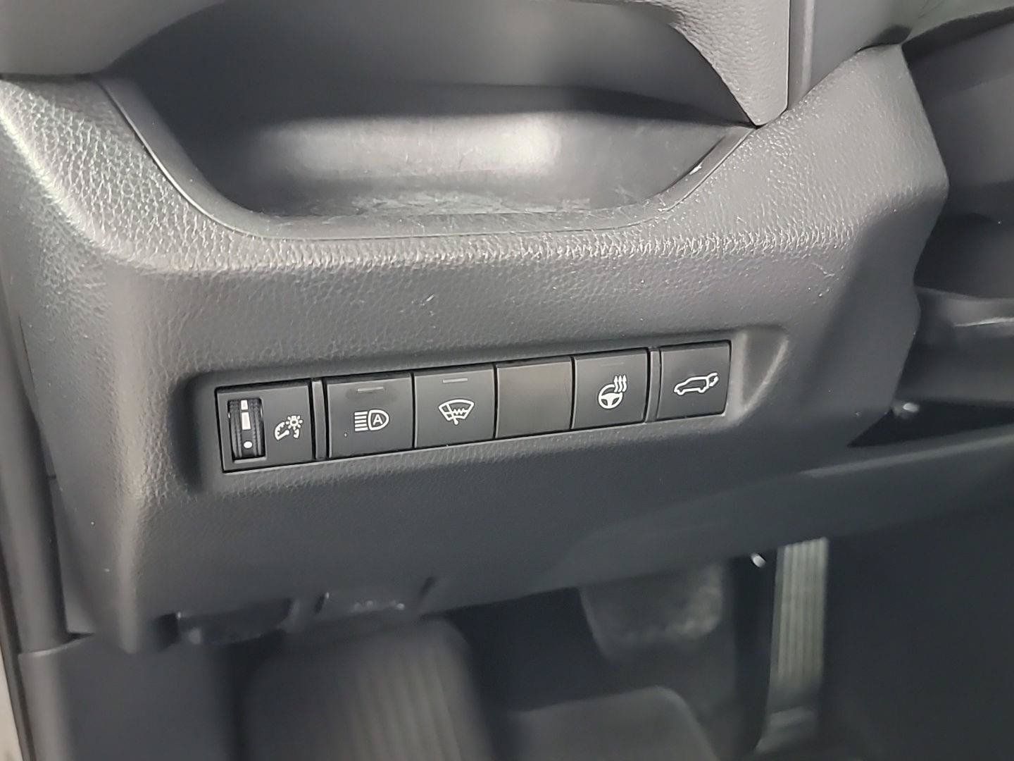 Used 2021 Toyota RAV4 XLE w/ Convenience Package AWD/4WD image 34