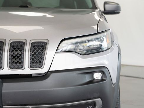 Used 2019 Jeep Cherokee Trailhawk w/ Cold Weather Group AWD/4WD image 12