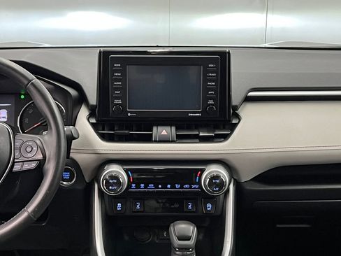 Used 2020 Toyota RAV4 XLE w/ XLE Grade Weather Package AWD/4WD image 21