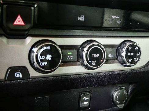 Used 2017 Toyota Tacoma SR image 13