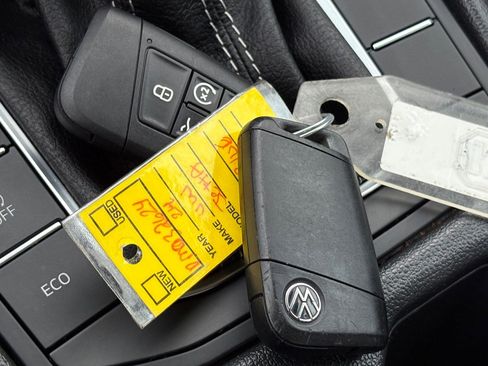 Used 2024 Volkswagen Jetta SE image 37