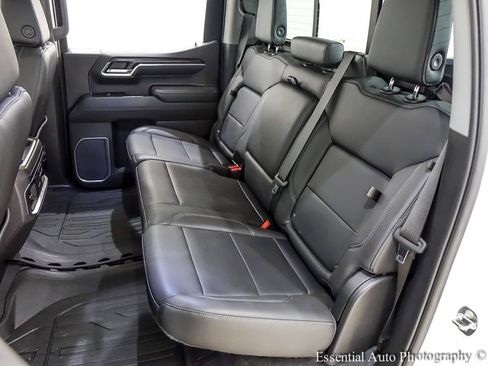 Used 2022 GMC Sierra 1500 SLT w/ SLT Convenience Package AWD/4WD image 17