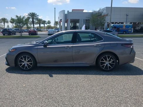 Used 2023 Toyota Camry SE image 7