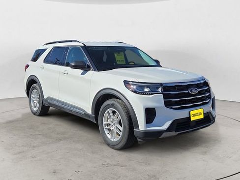 Used 2025 Ford Explorer Active AWD/4WD image 7