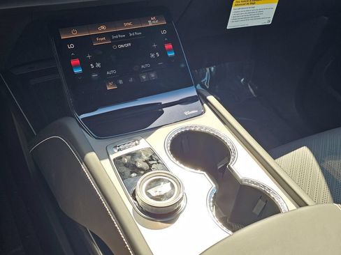 New 2027 Cadillac Vistiq Platinum AWD/4WD image 34