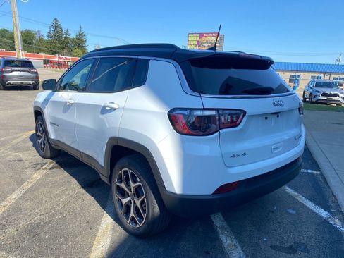 Used 2025 Jeep Compass Limited AWD/4WD image 3