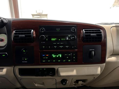 Used 2005 Ford F350 Lariat RWD image 24