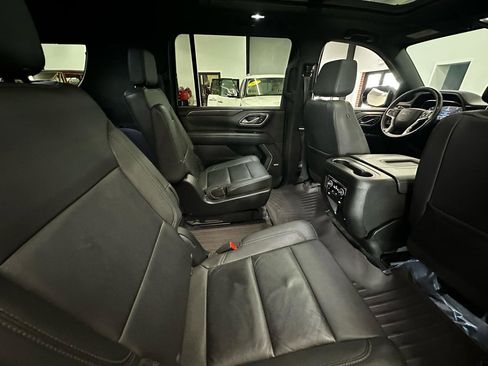 Used 2023 Chevrolet Suburban Z71 w/ Luxury Package AWD/4WD image 18